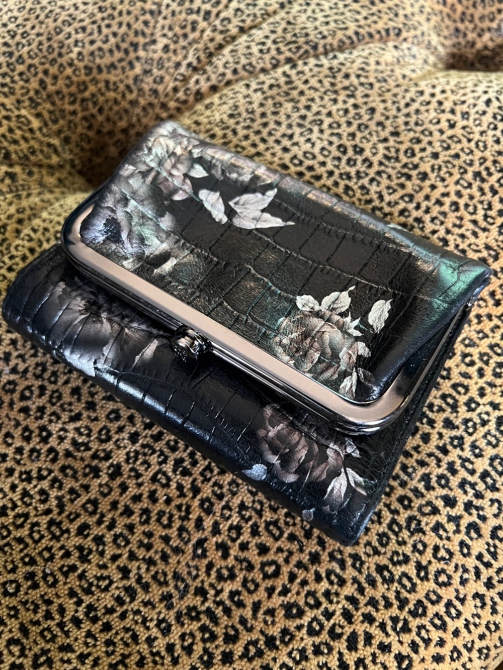 HOBO Robin Compact Wallet in Rose Coco Print like new